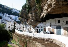SETENIL DE LAS BODEGAS – The City in the Rock SETENIL DE LAS BODEGAS