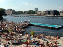 Berlin Badeschiff